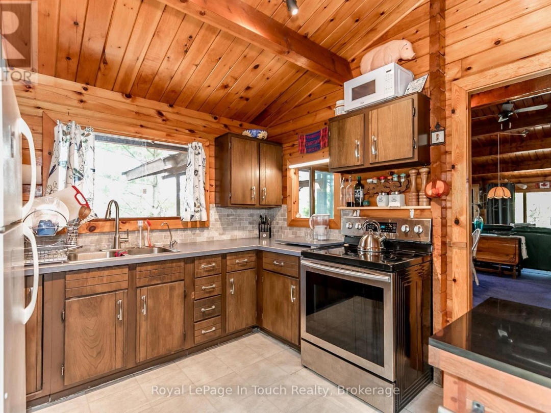 B207-7 WAHSOUNE ISLAND, Georgian Bay