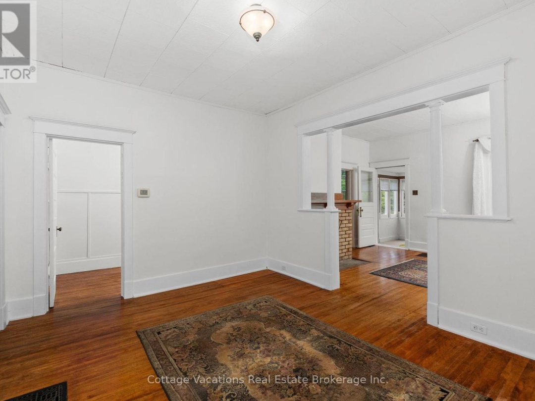 1 DUNCAN STREET E, 