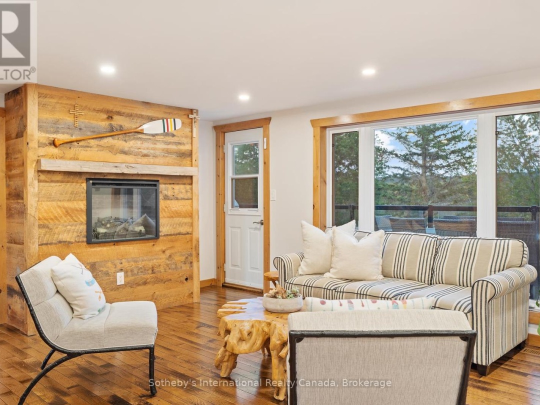 1111 MAPLEHURST DRIVE, Peninsula Lake
