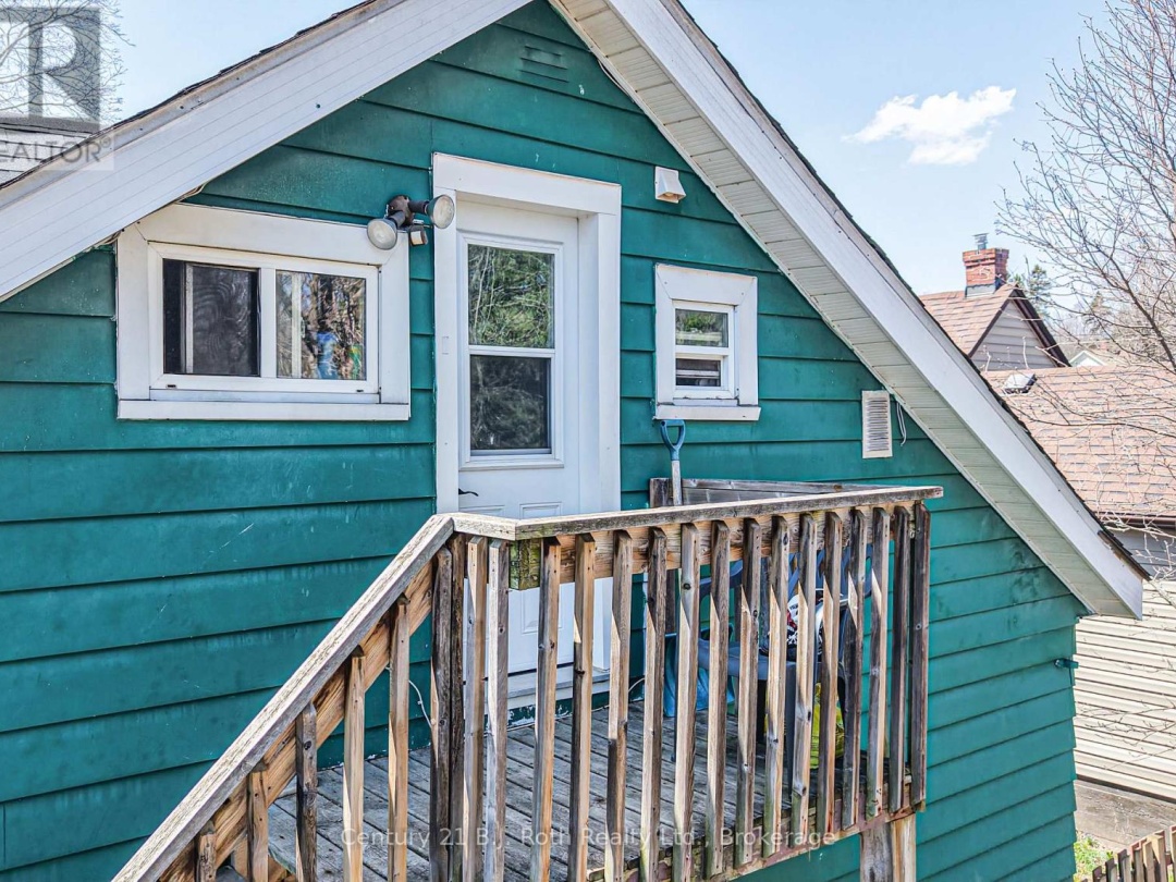 76 MCKENZIE STREET, Orillia
