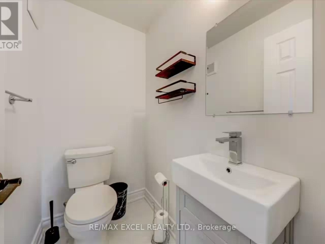 34 HARGRAVE ROAD, Mitchell Lake