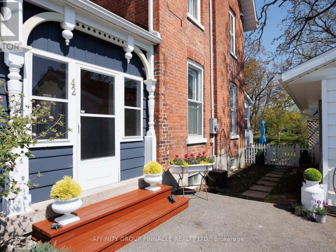 42 OAK STREET, Kawartha Lakes (Fenelon Falls)