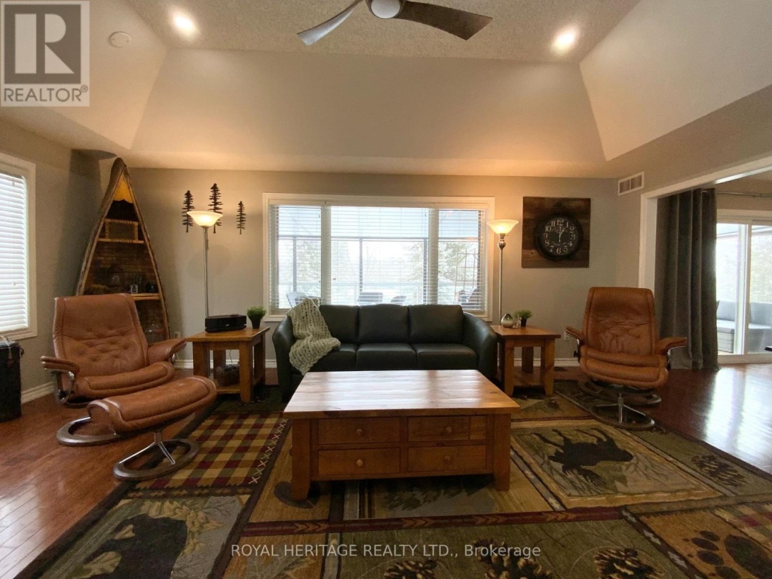 205 PIRATES GLEN DRIVE, Pigeon Lake