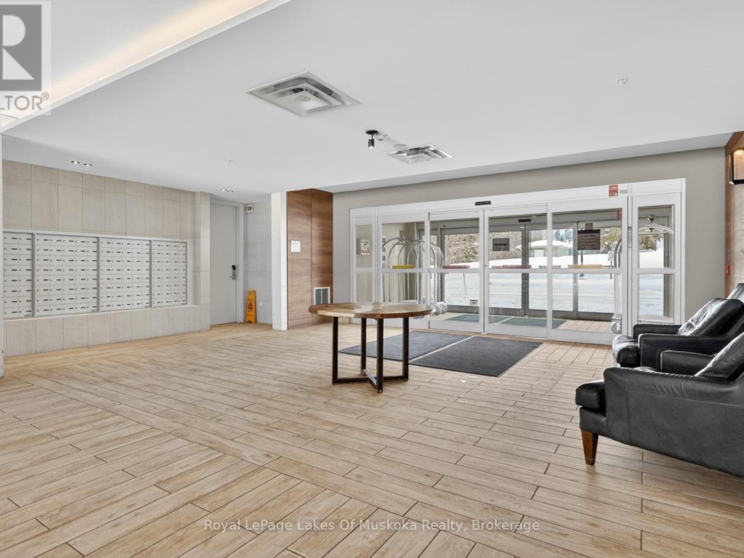 102 - 25 PEN LAKE POINT ROAD, Peninsula Lake