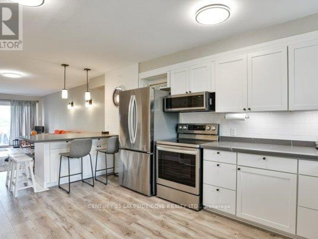 UNIT 14 - 1 PARADISE BOULEVARD, Lake Simcoe