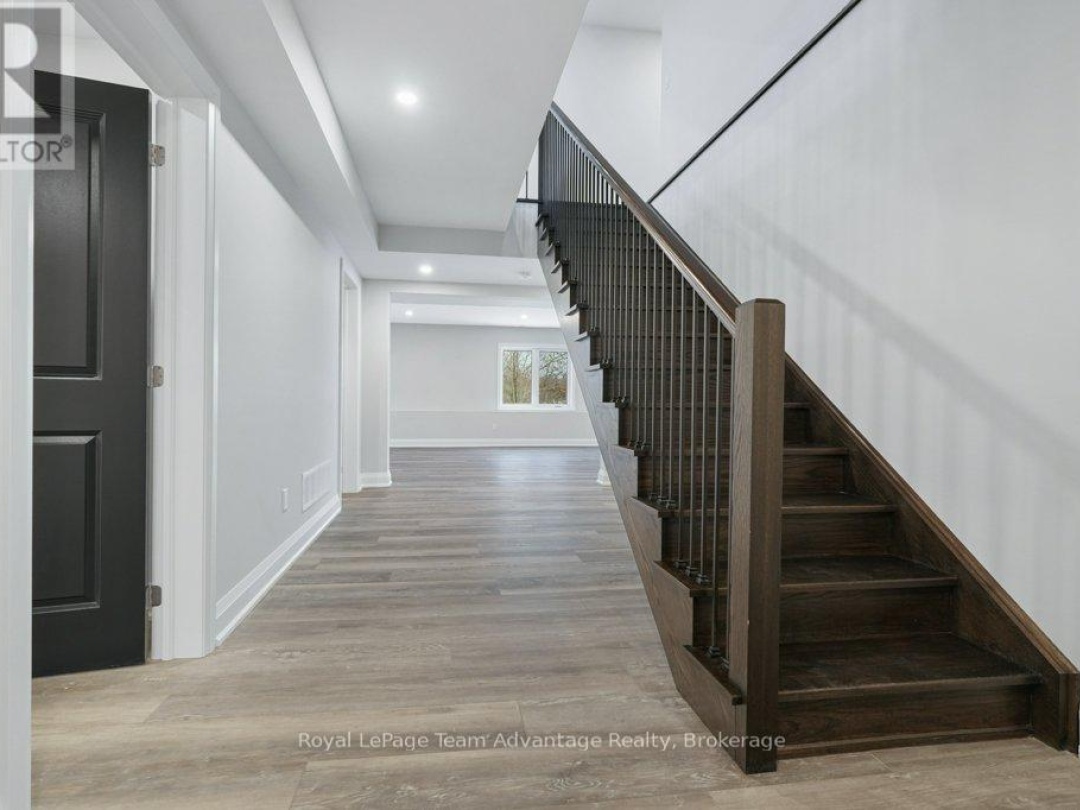 18 AVERY COURT, Parry Sound