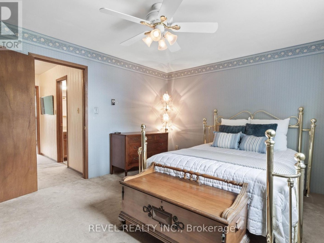 126 PINEWOOD BOULEVARD, Canal Lake