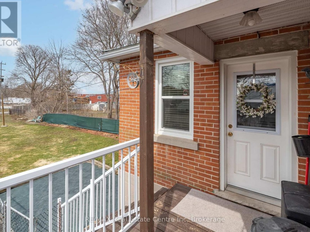 24 LINDSAY STREET, Kawartha Lakes (Fenelon Falls)