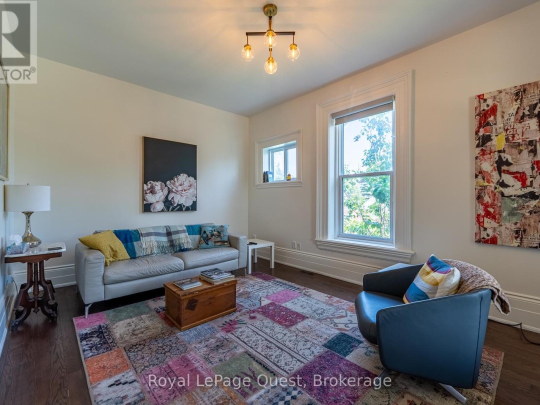 120 BRANT STREET E, 