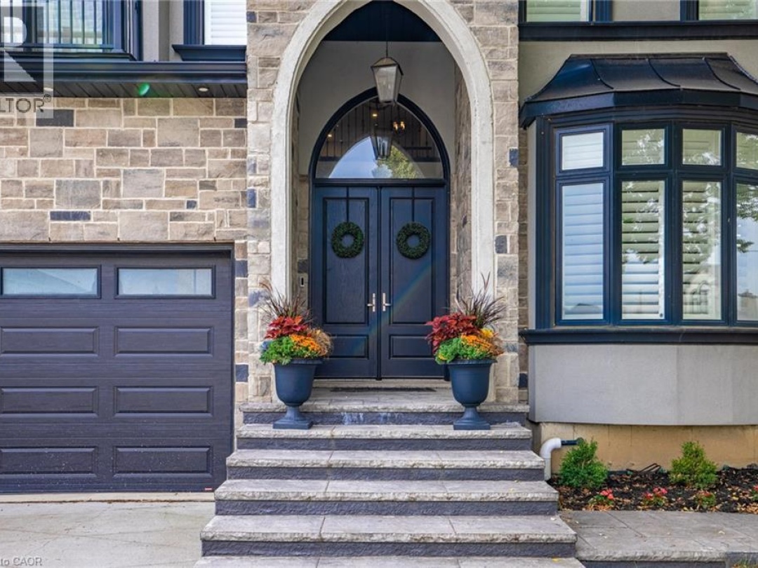 4 LOCKMAN Drive, Ancaster