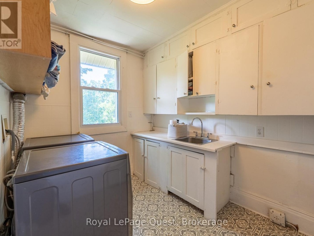 120 BRANT STREET E, 