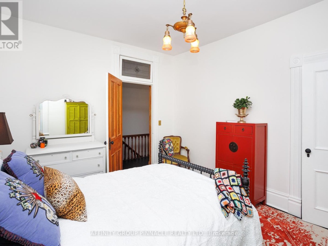 42 OAK STREET, Kawartha Lakes (Fenelon Falls)
