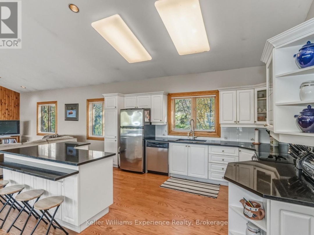 804 KINGS FARM ROAD, Gloucester Pool