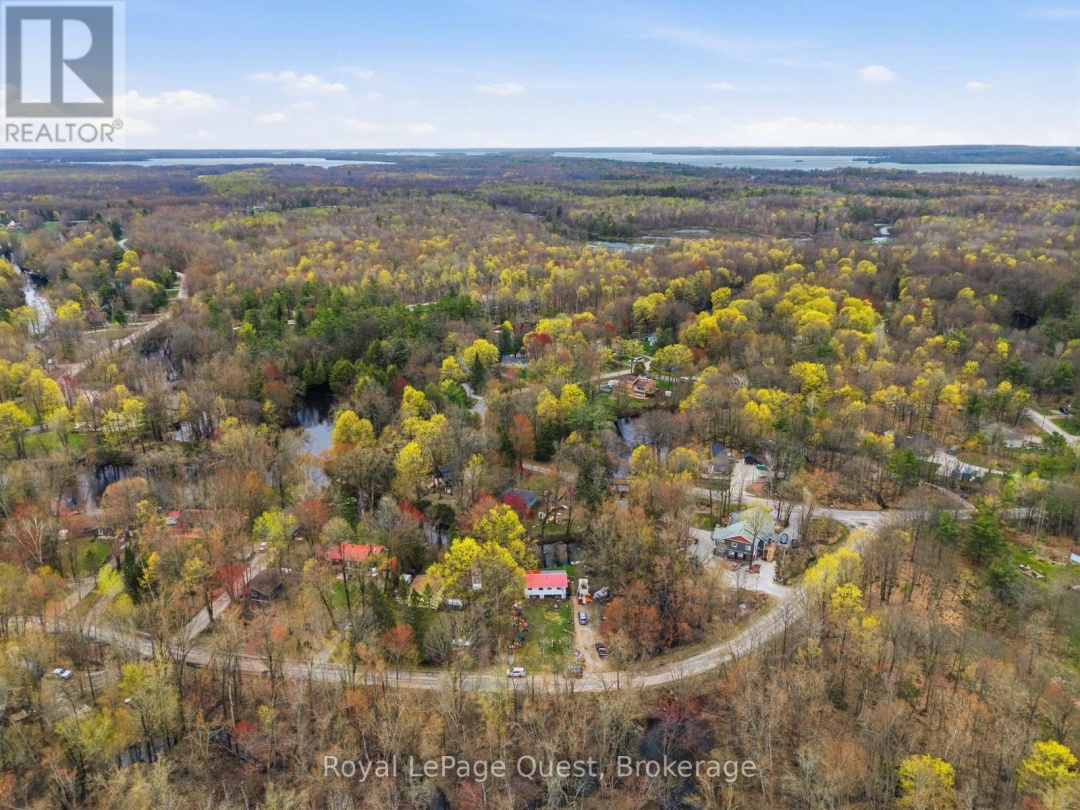 7476 ASH CRESCENT, Black River