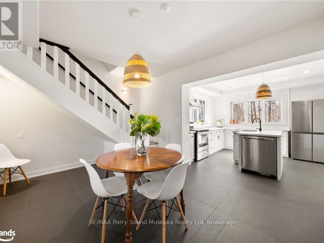 68 PINEWOOD ROAD, Long Lake
