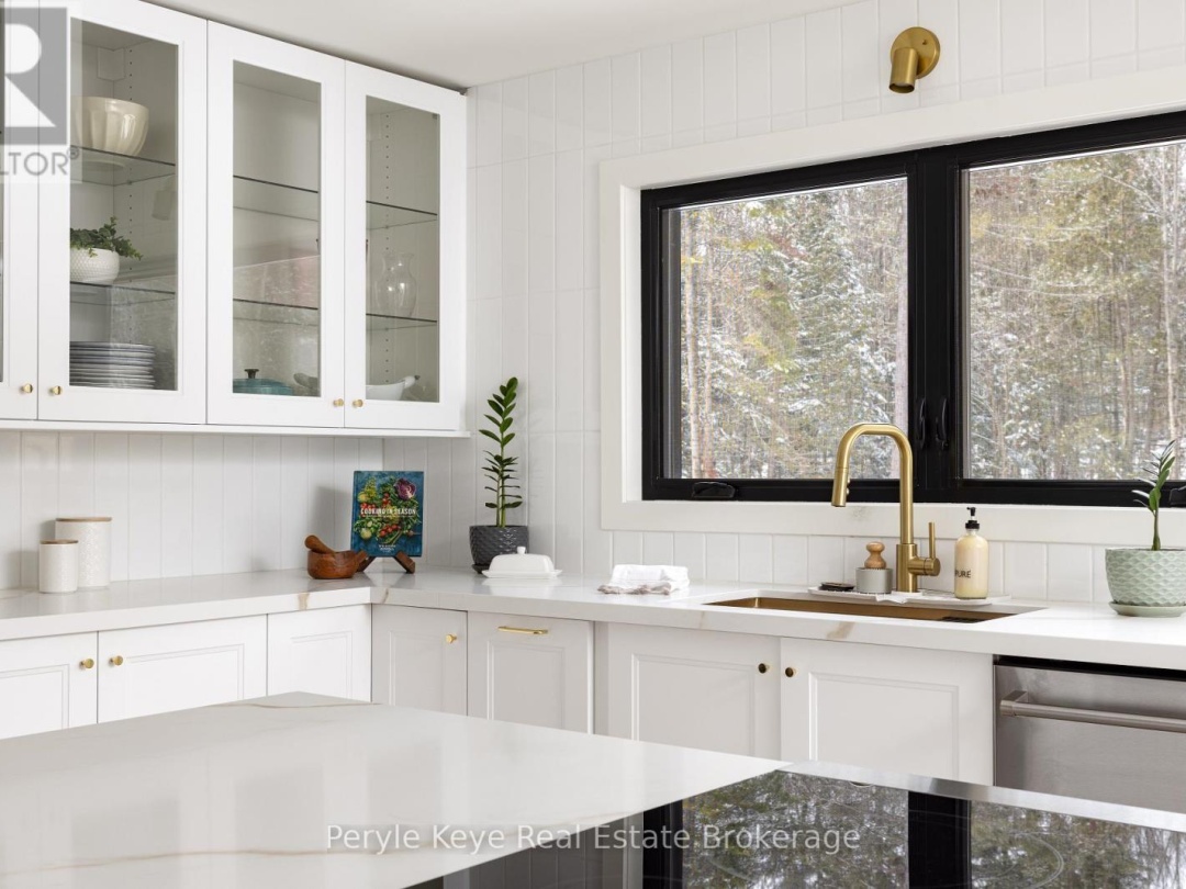 1290 CEDAR LANE, Bracebridge (Macaulay)