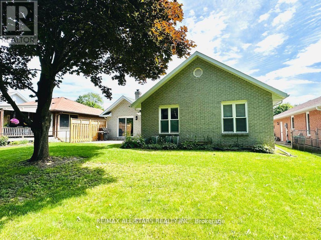 36 RUSSELL HILL ROAD, Kawartha Lakes (Bobcaygeon)