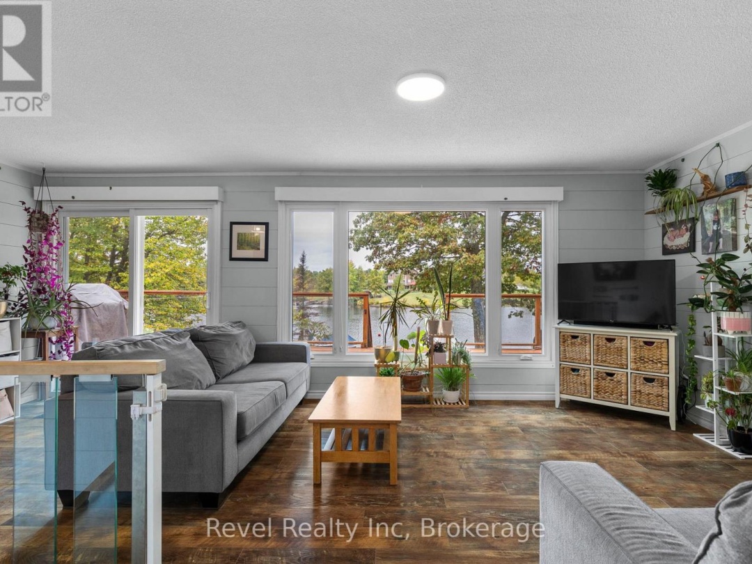 210 BURNETT'S ROAD, Manitouwabing Lake