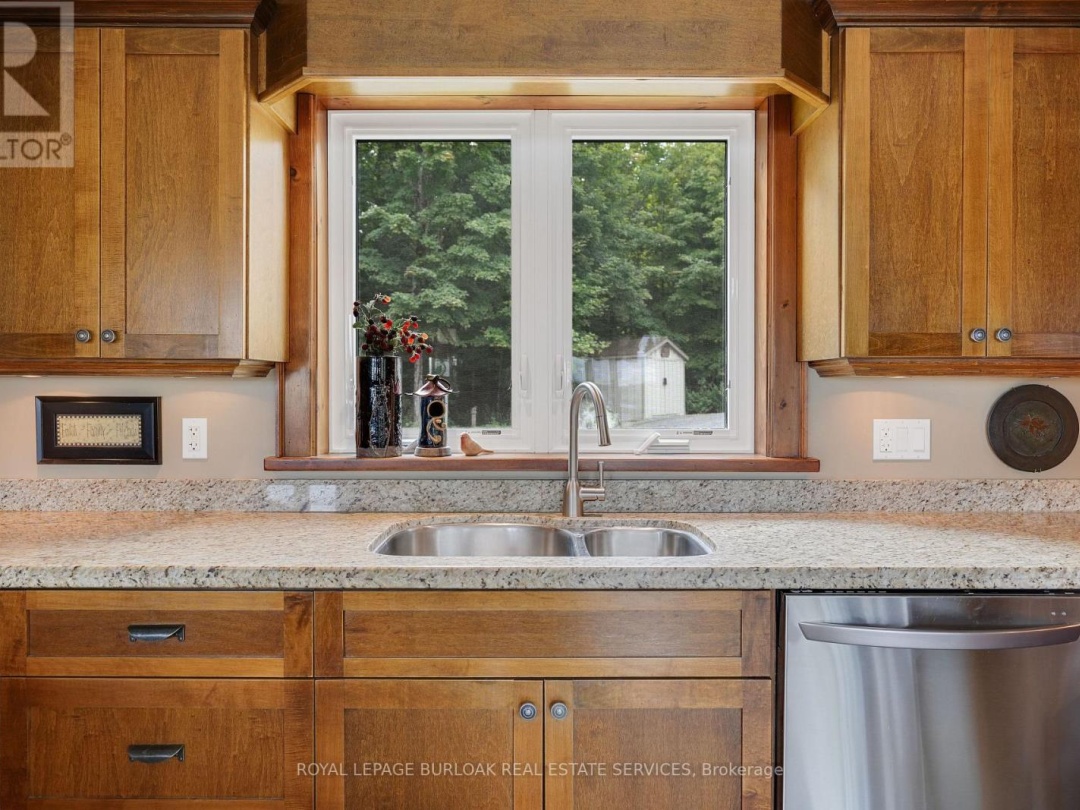 36 MANITOUWABING ESTATES ROAD, 