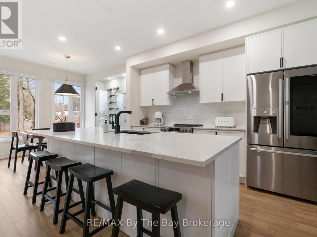 8 BRU LOR LANE, Lake Simcoe