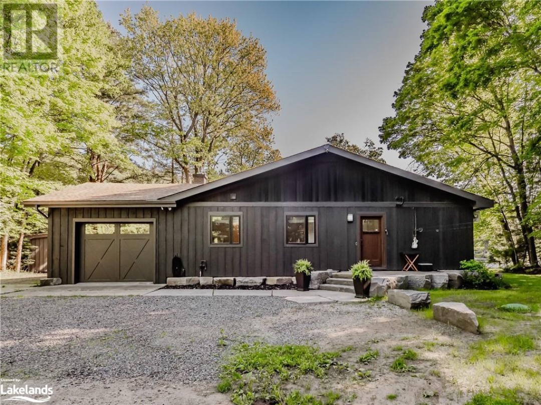 1045 Maplewood Road E, Muskoka River