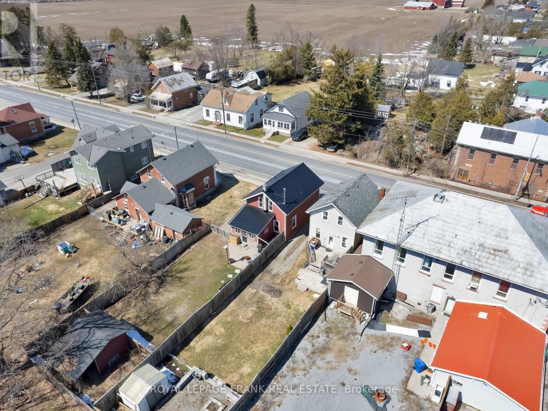 916 HIGHWAY 7, Kawartha Lakes (Oakwood)