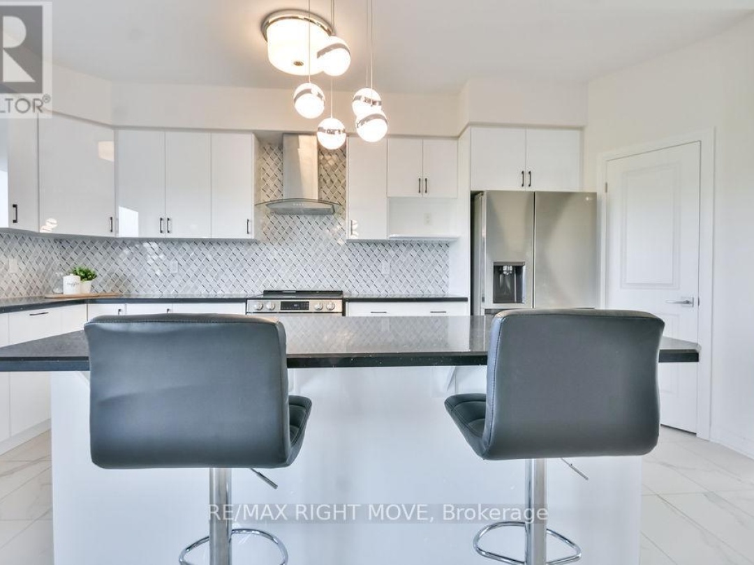 3721 QUAYSIDE DRIVE, Severn (West Shore)