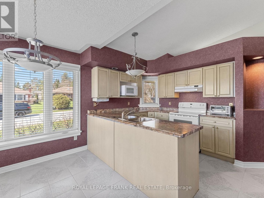 2 HILLVIEW DRIVE, Kawartha Lakes (Bobcaygeon)