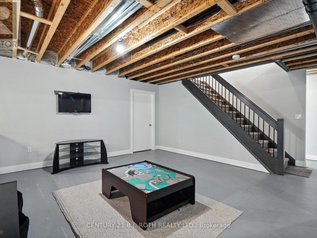 3510 BRENNAN LINE W, 