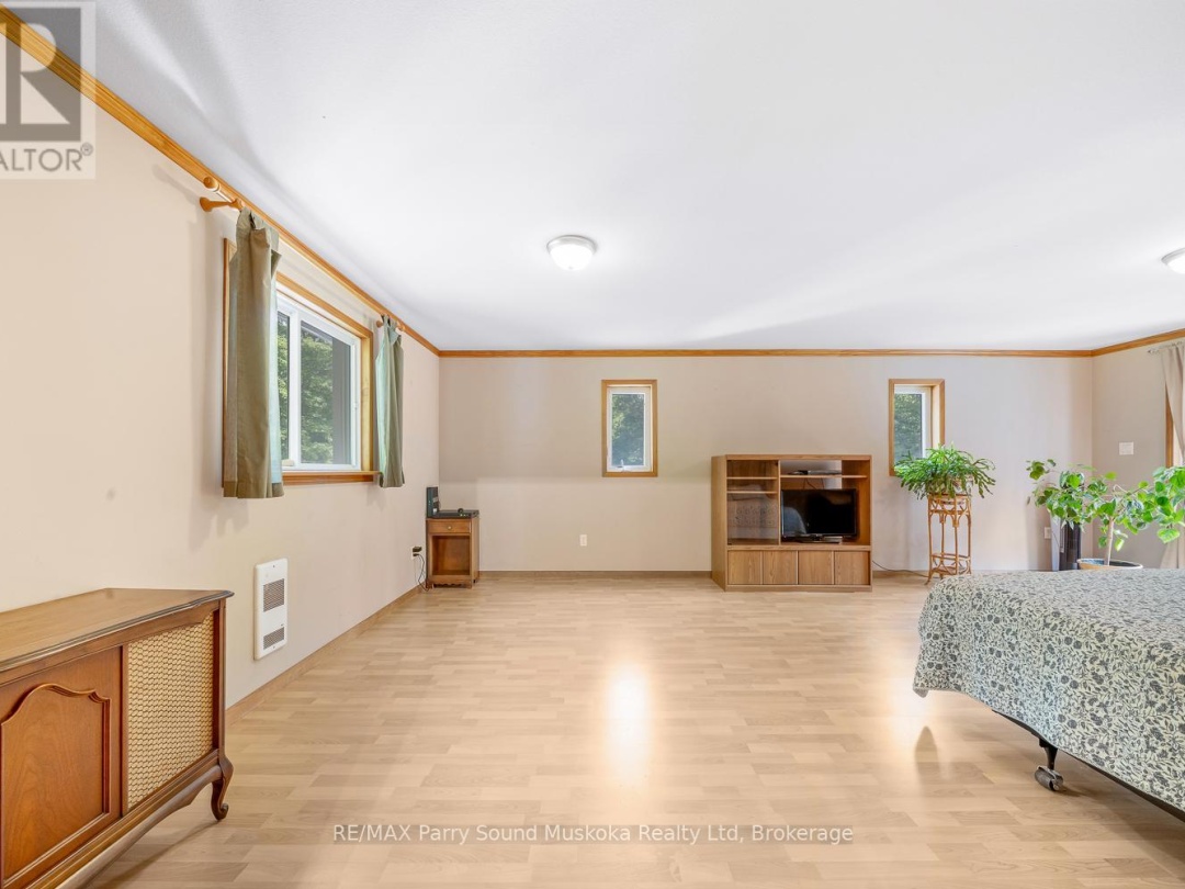 124 PINEWOOD ROAD, 