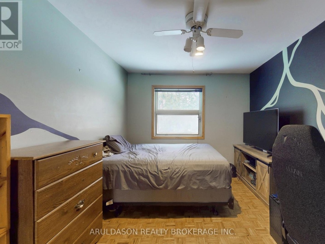 1208 BIRCHCLIFFE CRESCENT, Severn