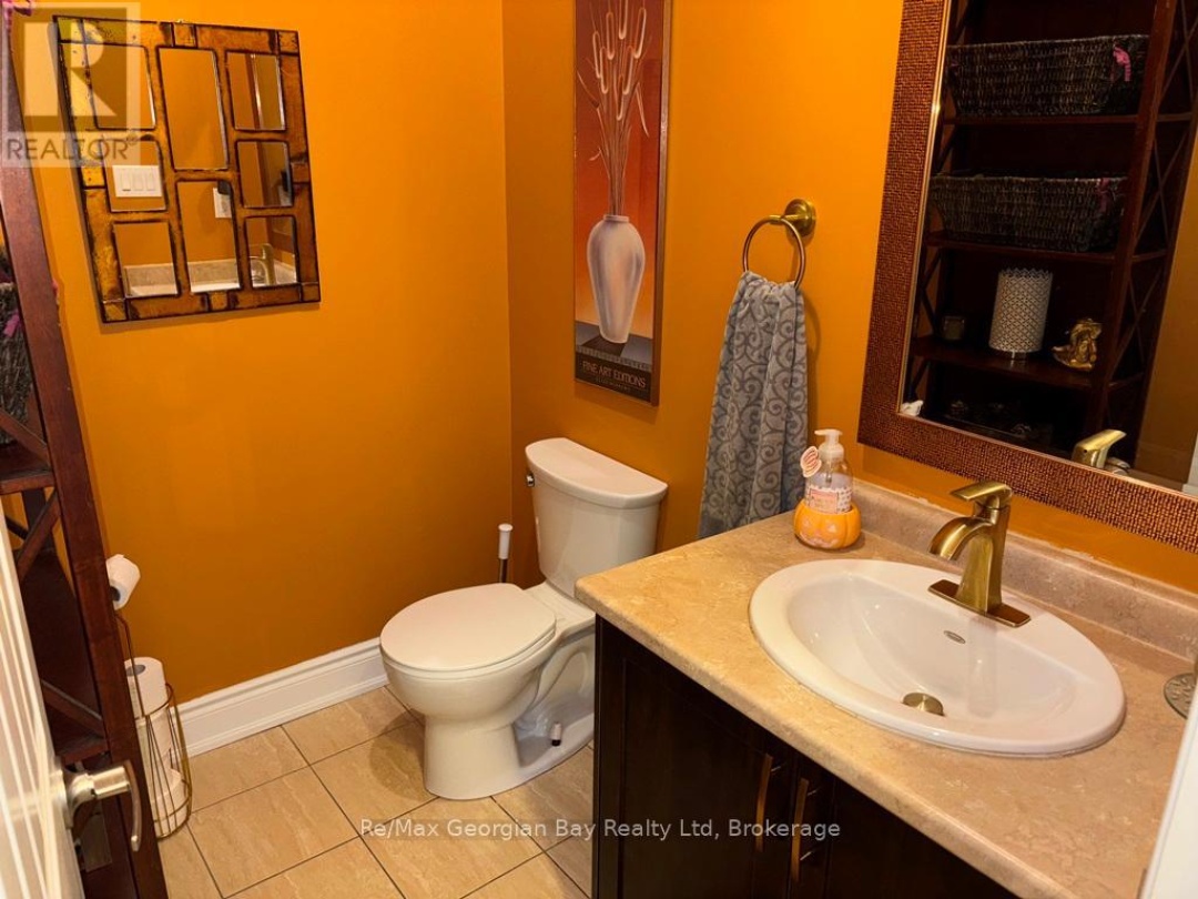 10 MAPLE COURT, 