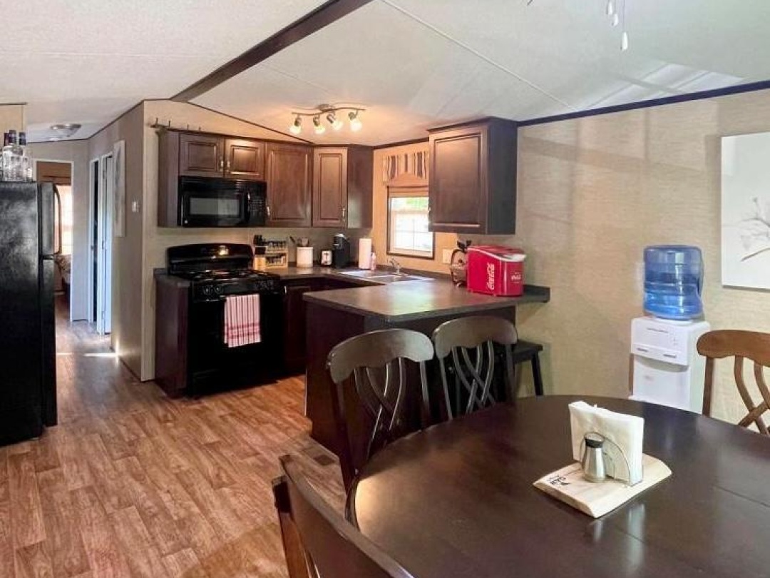 439 SPRINGWATER CRESCENT, Bonnie Lake