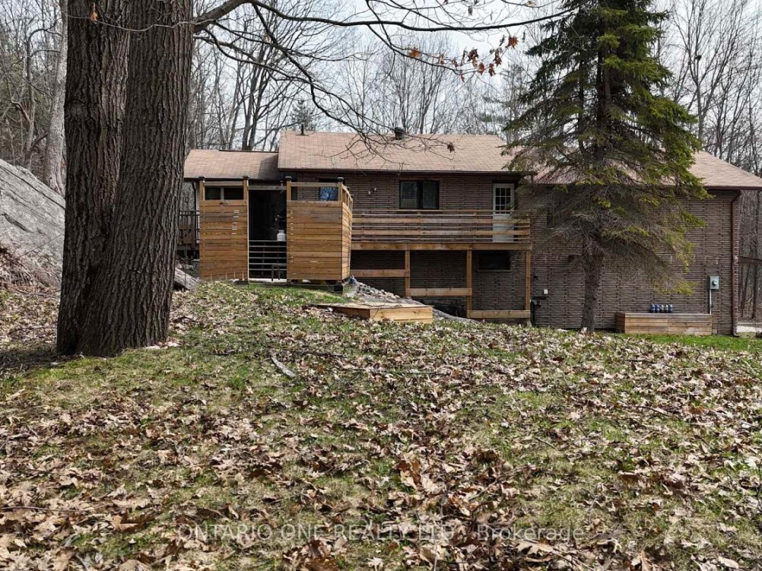 1045 COWBELL LANE, Gravenhurst (Morrison)