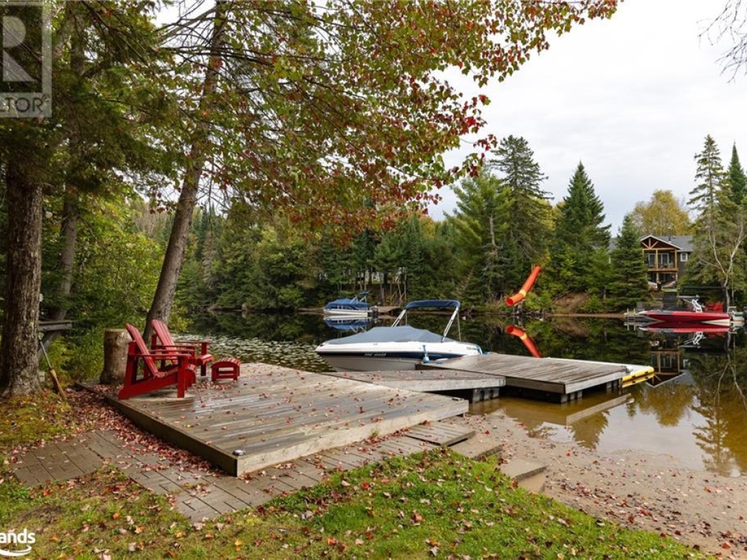 760 Riverlea Road, Muskoka River