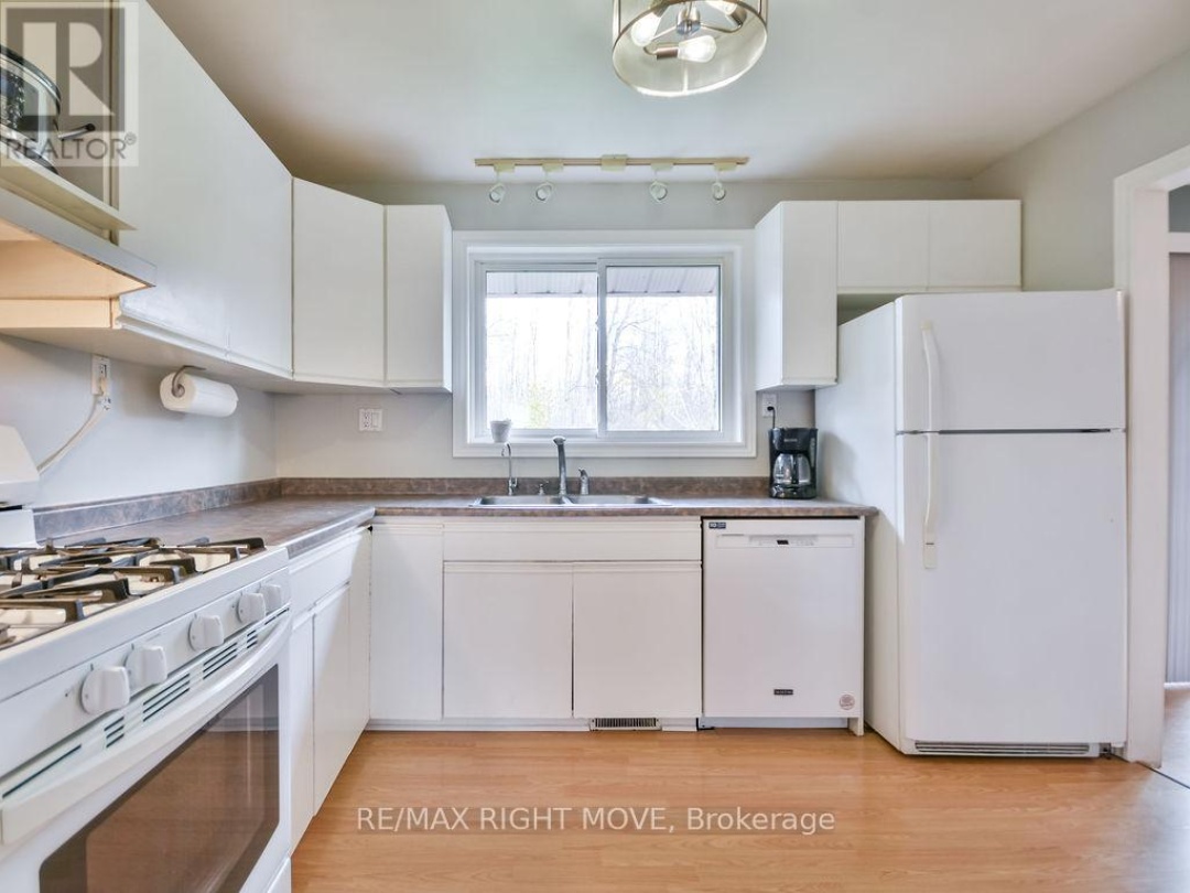 3811 LEO CRESCENT, Barnstable Bay