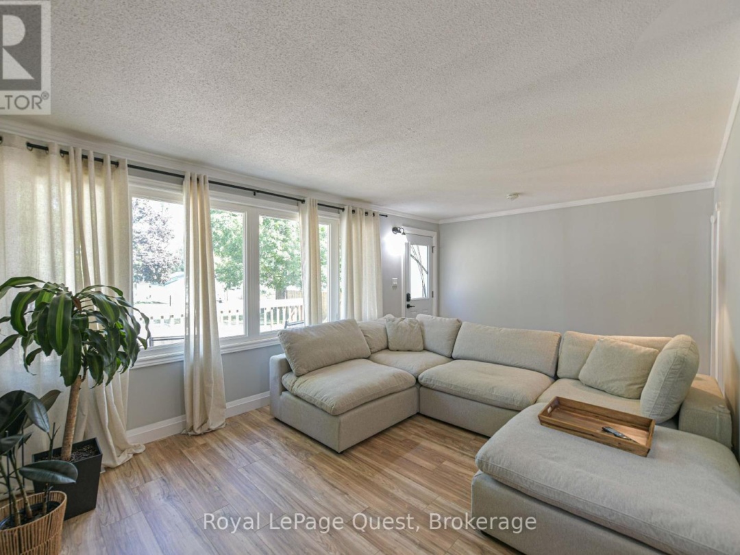 401 MISSISSAGA STREET W, 