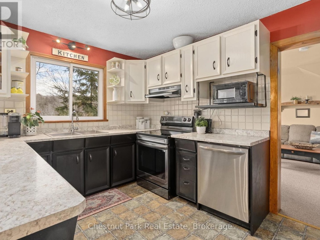 527 HARP LAKE ROAD, Harp Lake