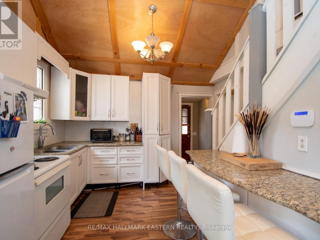 2305 THURSTONIA ROAD, Sturgeon Lake