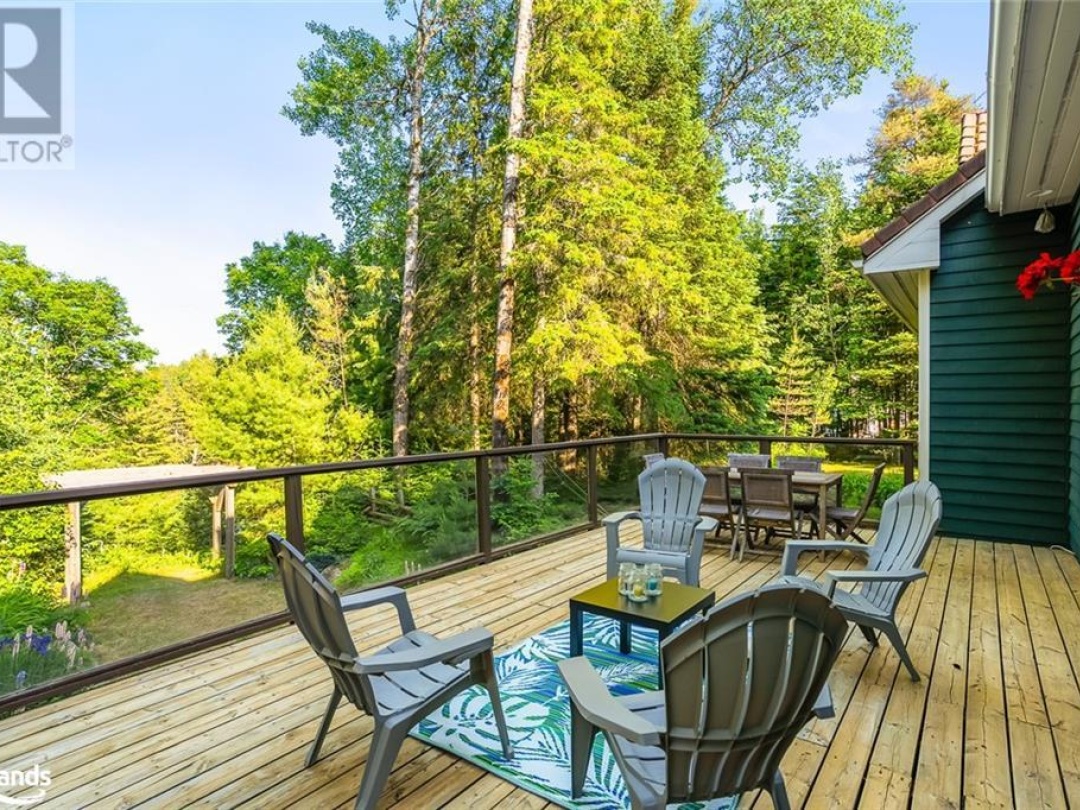 43 Hiawatha Drive, Muskoka River