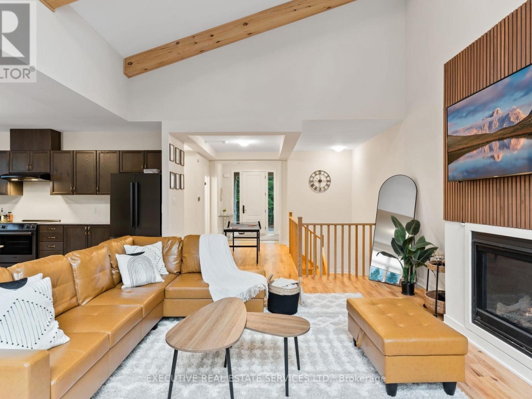 1049 GREENSVIEW DRIVE, Lake of Bays (Franklin)