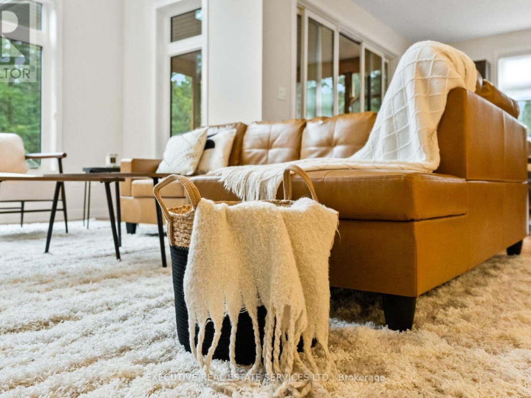 1049 GREENSVIEW DRIVE, Lake of Bays (Franklin)