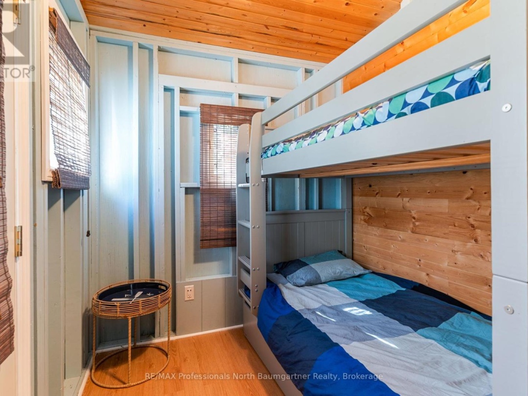 1086 CAMERON LANE, 
