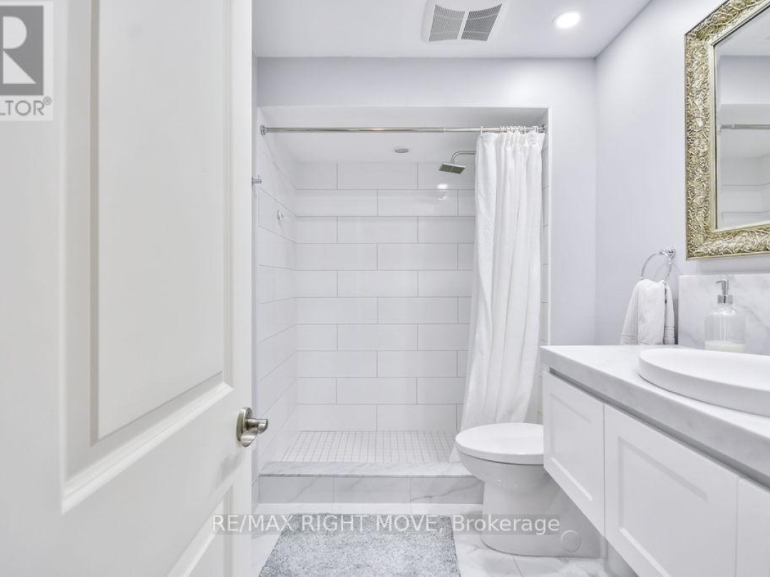 28 - 10 INVERMARA COURT, Lake Simcoe