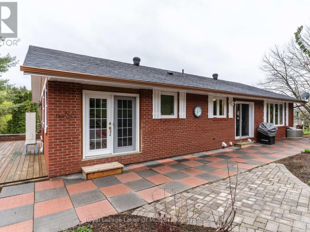 183 SANTAS VILLAGE ROAD, Muskoka River