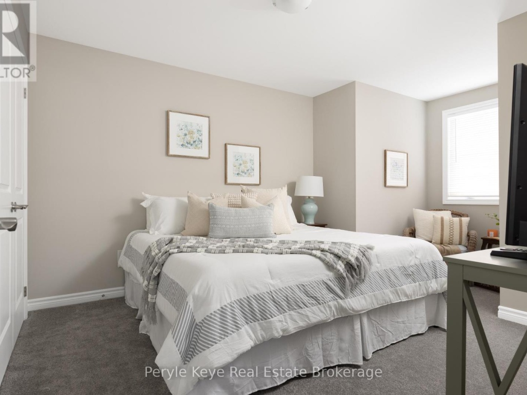 16 LEEDS COURT, Muskoka River