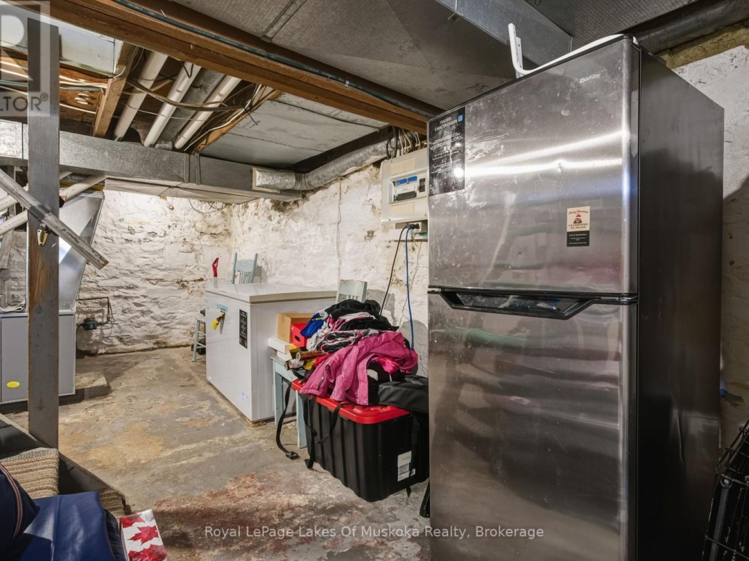 60 WEST ROAD W, Huntsville (Chaffey)