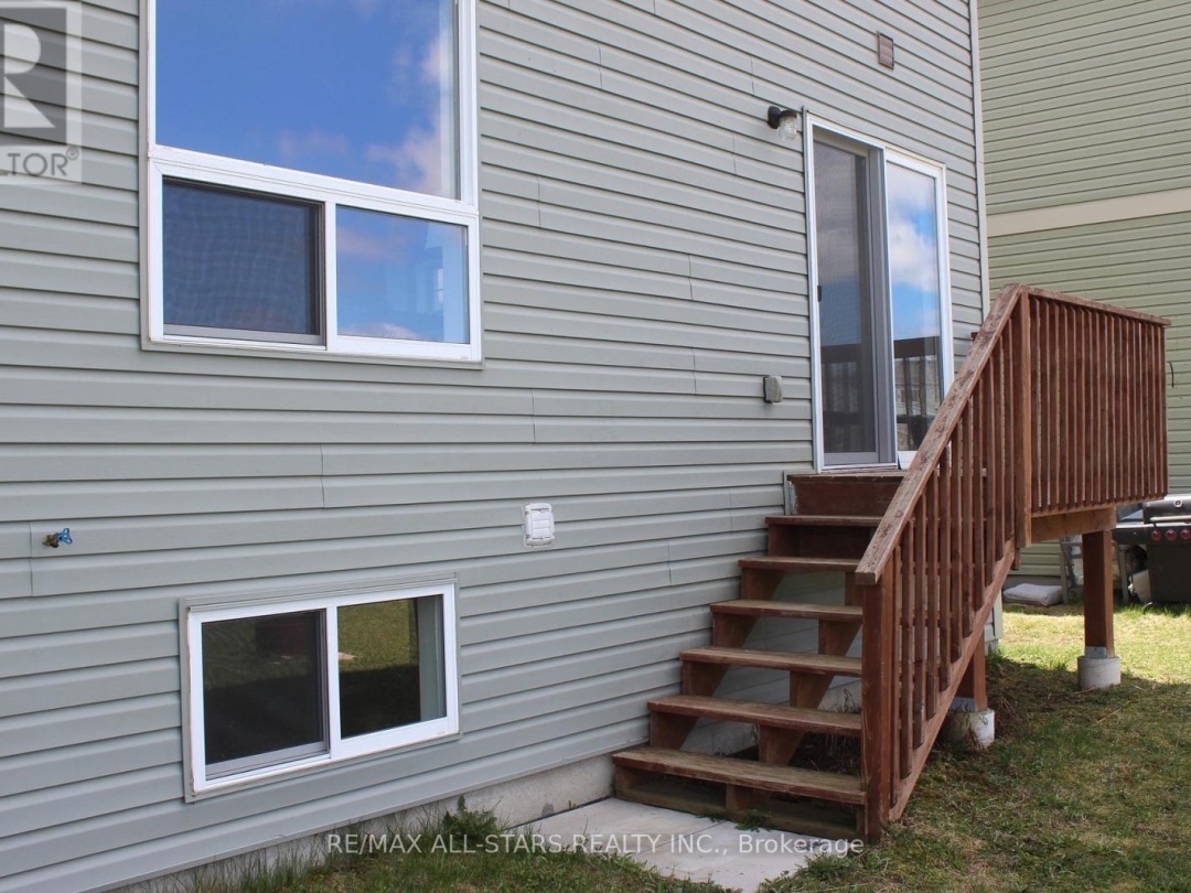 81 DOUGLAS DRIVE, Bracebridge (Macaulay)