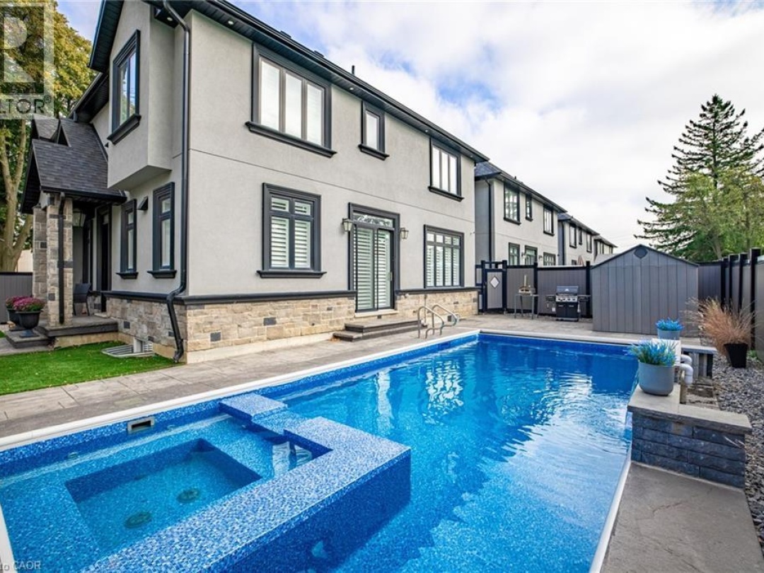 4 LOCKMAN Drive, Ancaster