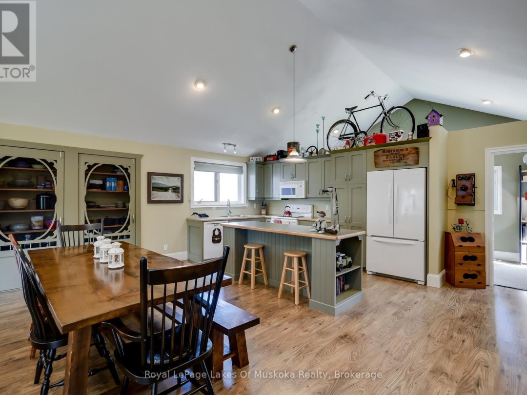 230 ECCLESTONE DRIVE, Bracebridge (Macaulay)